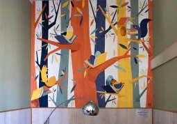 La nuova decorazione murale all'ingresso della Biblioteca