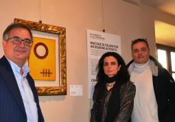 Nella galleria Casa Francotto la mostra “Da Kandinsky ai contemporanei” è aperta fino al 16 gennaio. Qui il sindaco Marco Gallo e i curatori dell'allestimento