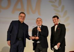 Ieri sera al cinema Lux l'attore Silvio Orlando ha ricevuto dalle mani del sindaco, Marco Gallo,  il premio   Pam