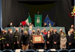 La consegna della cittadinanza onoraria al Corpo Nazionale dei Vigili del Fuoco da parte del comune di Limone Piemonte