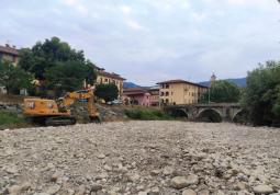 Si lavora nel tratto dall’antico ponte in borgo Biandone al ponte di via Villafalletto